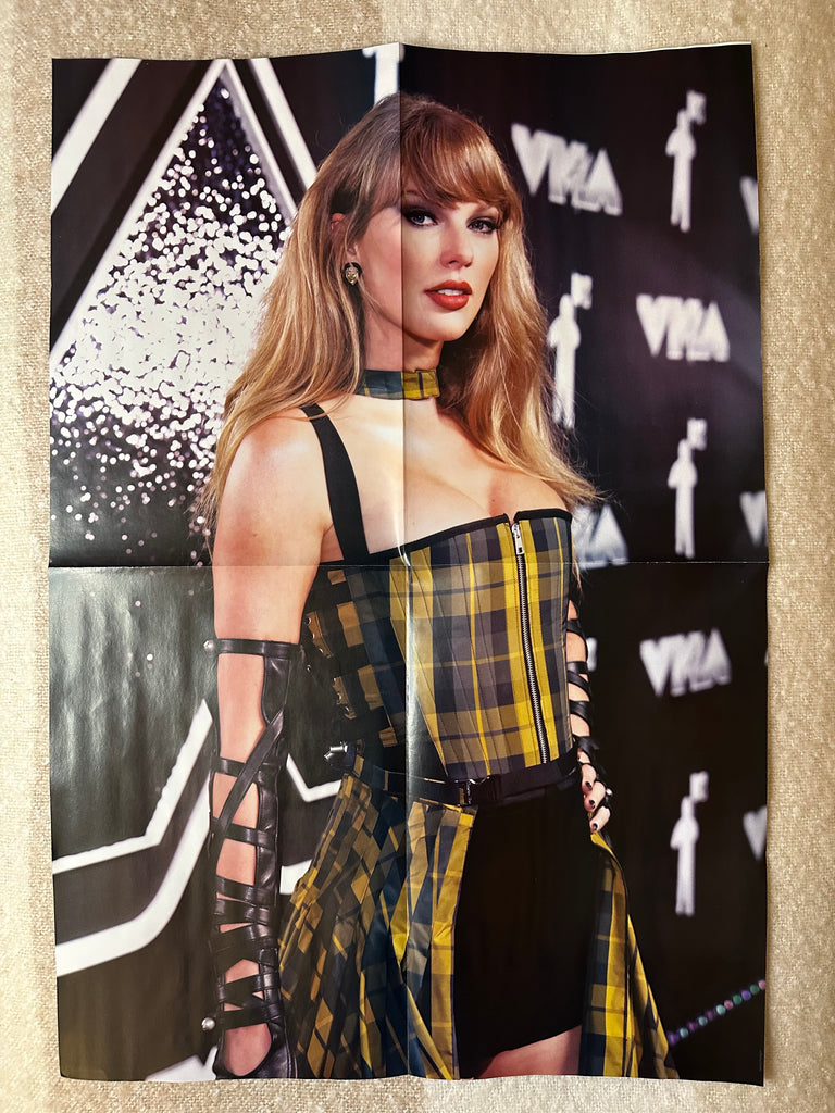 Ultimate Fan Pack - Taylor Swift (Includes 8 Free Gifts inside)