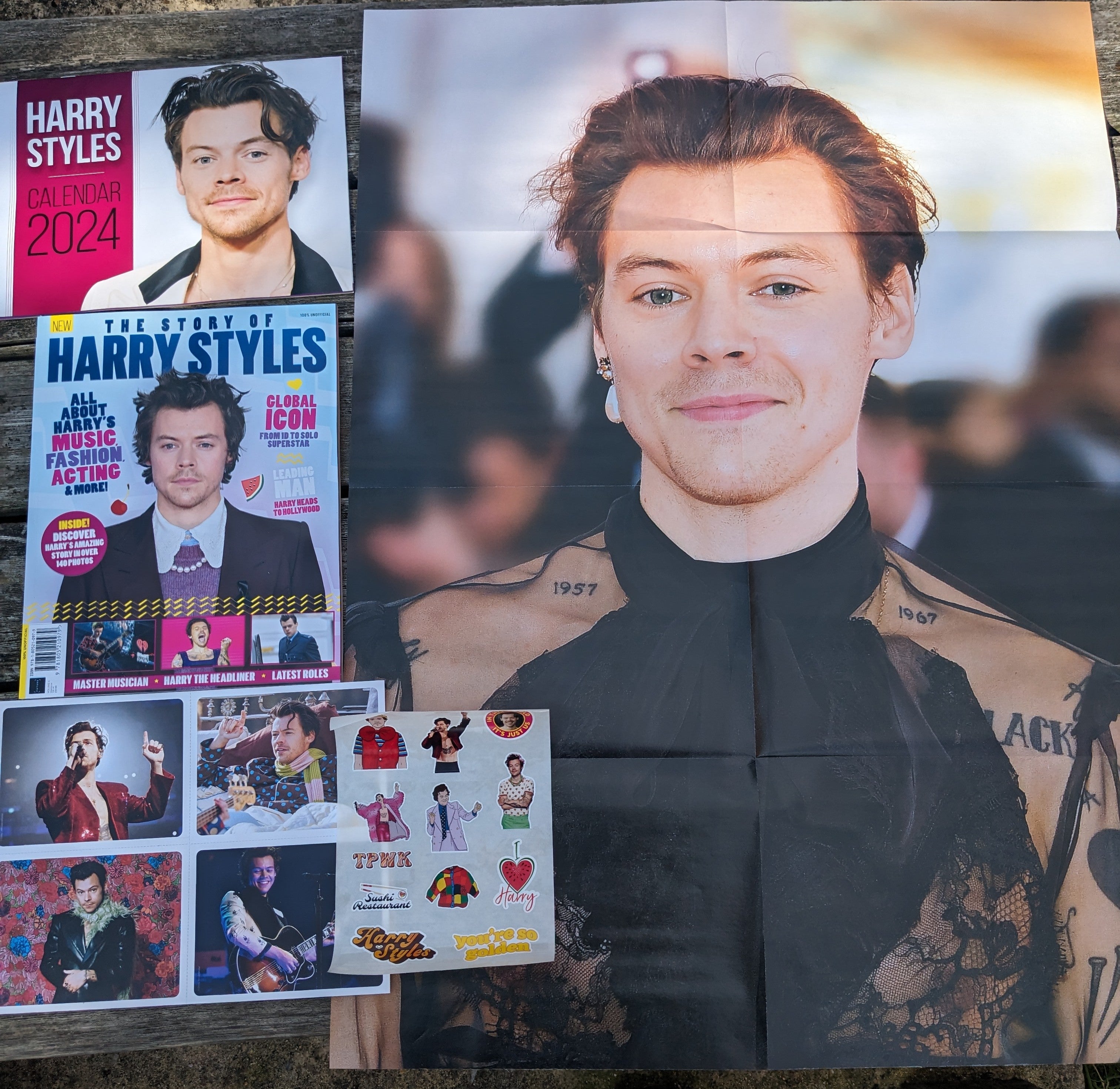 HARRY STYLES ULTIMATE FANPACK (MAGAZINE, STICKERS, POSTERS, ART CARDS