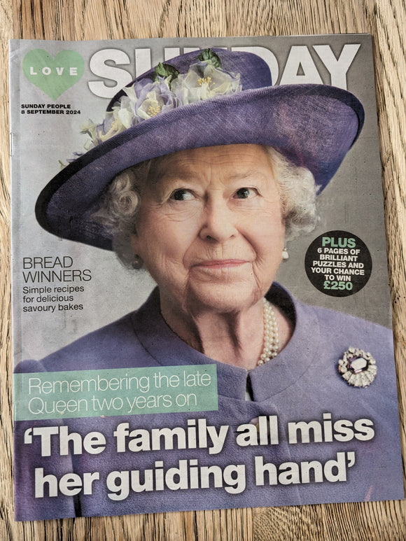 SUNDAY EXPRESS & LOVE SUNDAY SOUVENIR ISSUES QUEEN ELIZABETH II DEATH 1926-2022